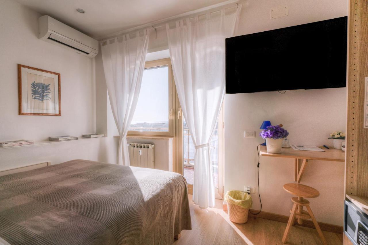 La Casa Sul Mare Bed & Breakfast Civitavecchia Bagian luar foto